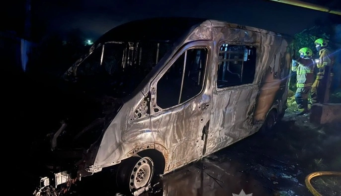 На Одещині затримали чоловіка, який підпалив військовий мікроавтобус