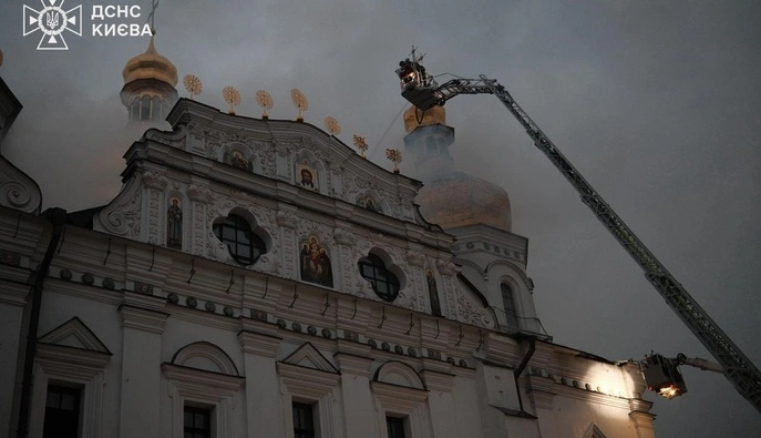 Внаслідок удару по Києво-Печерській лаврі вигорів дах і пошкоджено унікальні розписи: що відомо про руйнування