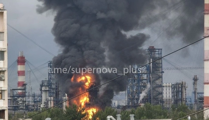 Зеленский подтвердил нанесение удара по НПЗ в Московском регионе на расстоянии 500 км
