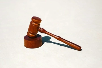 Суд визнав винним працівника Нацполіції, який відмовився надавати показання детективам НАБУ