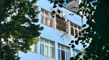 На Сумщині російські удари пошкодили міськраду та заклад освіти: подробиці 