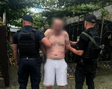 Забил молотком двух односельчан и травмировал отца: на Закарпатье задержали мужчину