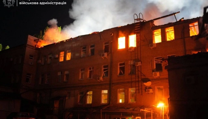 Враг атаковал Запорожье: в городе возникли пожары, есть разрушения