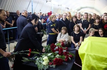 У Харкові попрощалися із рятувальниками, які загинули внаслідок російської атаки 15 червня — фото