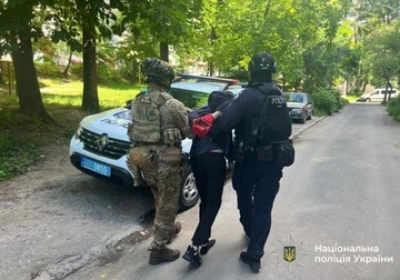 В Тернополе полицейские задержали мужчину, который вместе с женщиной забаррикадировался в квартире