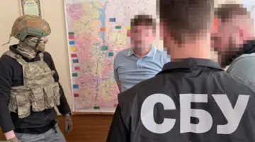 Від 100 тис. грн щомісяця: керівництво Київського обласного дорожнього управління викрили на схемах