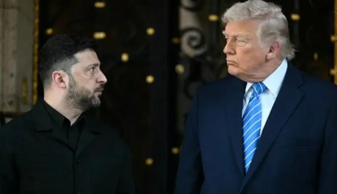 Politico: Кадри палаючої Лаври змінили ставлення Трампа до України