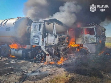 Одесская область подверглась новому удару РФ – загорелись грузовики с топливом, есть погибший
