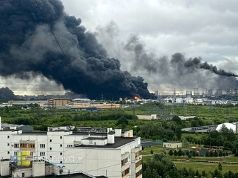 OSINT: Один із вибухів на Московському НПЗ спричинила російська ракета ППО