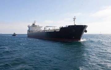 У Ормузского пролива накопились танкеры с миллионами баррелей нефти.