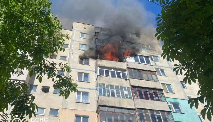 В Ровно во время пожара погиб подросток, еще троих детей госпитализировали