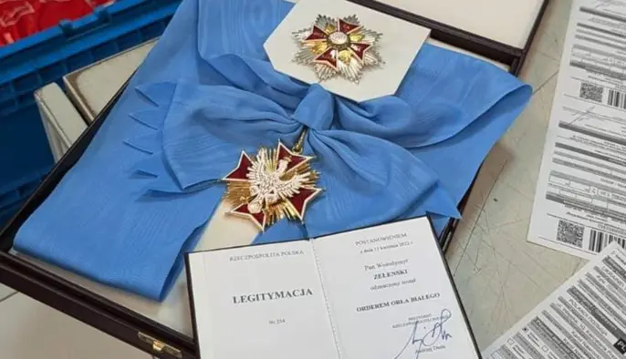 Зеленський відправив поштою орден Білого Орла президенту Польщі: деталі 