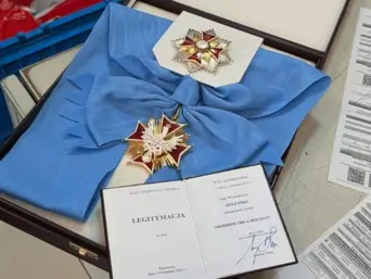 Зеленський відправив поштою орден Білого Орла президенту Польщі: деталі 