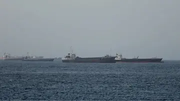 Через Ормузский пролив за сутки прошли 55 торговых судов - военные США