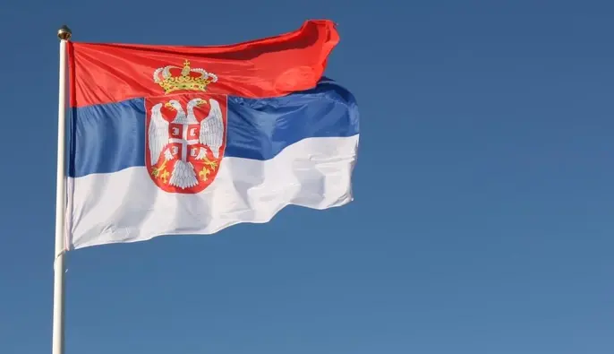 Тисячі сербів вийшли на вулиці, закликаючи владу провести дострокові вибори — Reuters