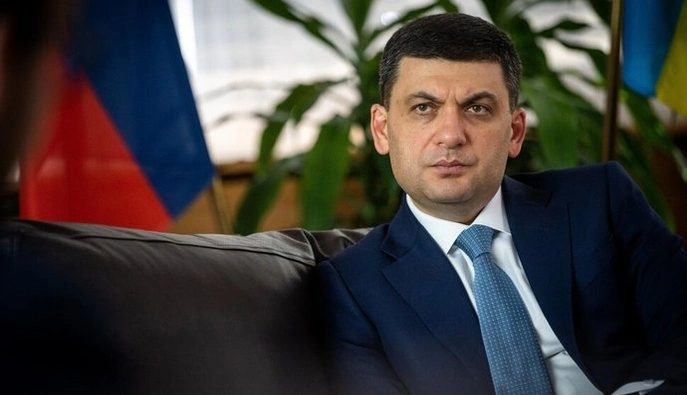 Слідом за іншими українцями: Гройсман повернув польську відзнаку