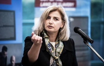Польща пояснила, чому не забирає ордени у Муссоліні та Шредера, але забрала у Зеленського