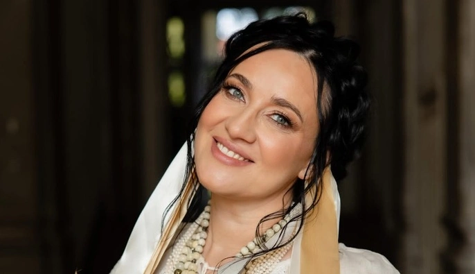 "Одна з традицій": Наталка Карпа розповіла, яку прикрасу позичила Соломії Вітвіцькій для весілля