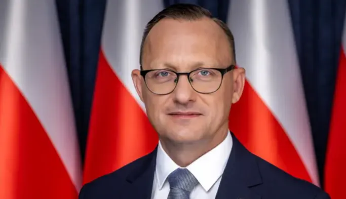У Польщі розповіли, що зроблять з відібраним у Зеленського орденом