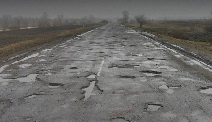 В РФ из-за войны сокращают финансирование на ремонт дорог
