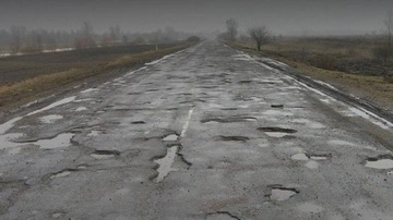 В РФ из-за войны сокращают финансирование на ремонт дорог
