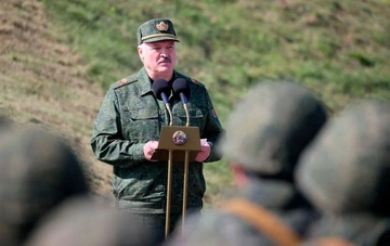 Лукашенко довел Беларусь до самого высокого уровня военной готовности: эксперт рассказал детали