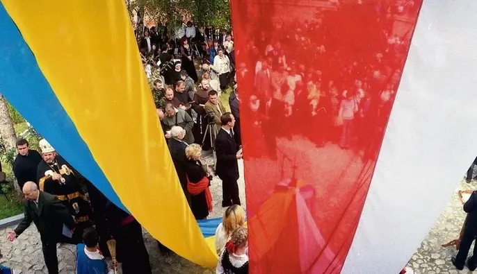 Более половины украинцев готовы дать простой ответ на исторические споры с Польшей