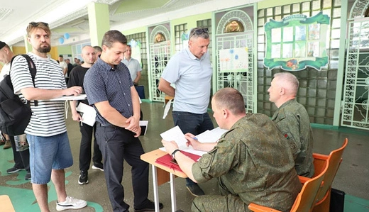 Беларусь приступила к мобилизационным учениям — в военкоматы вызвали тысячи человек