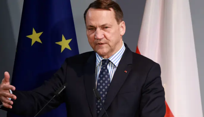Польща попередила про можливу підготовку росіянами провокації "під чужим прапором"