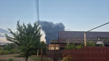 В Краснодарском крае снова горит нефтебаза — пожар охватил три резервуара