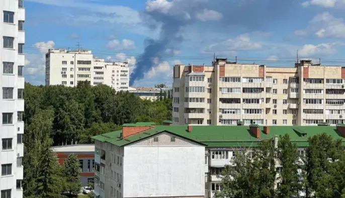 За 1400 км від кордону: українські дрони атакували НПЗ у російській Уфі