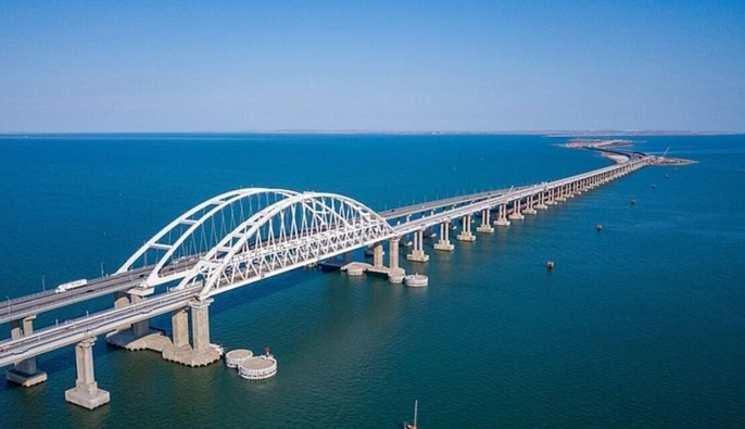Росія обмежила використання Кримського мосту через пошкодження: експерт розповів деталі