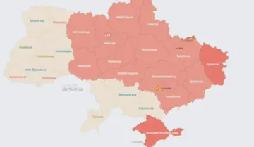 В Киеве раздались взрывы на фоне угрозы баллистики: что известно