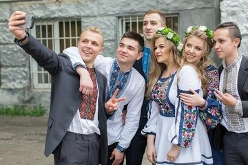 Попереду — все життя і нові перемоги: красиві привітання і листівки для випускників-2026 