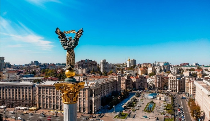 День Конституції України — свято свободи, гідності та незламності: найкращі привітання і яскраві листівки