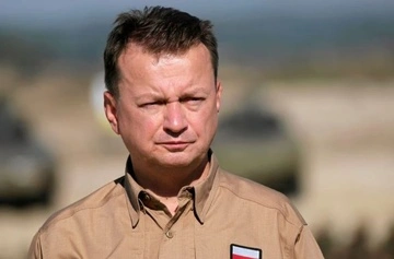 Эксминистр обороны Польши решил вернуть Украине орден "За заслуги"