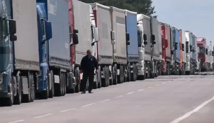 У Києві ввели тимчасові обмеження для вантажівок через спеку — поліція