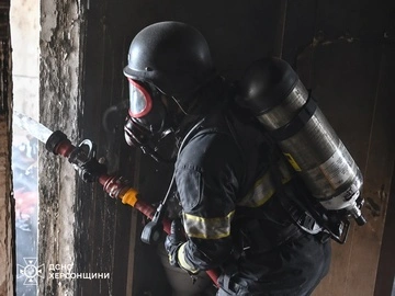 У Херсоні внаслідок атаки БпЛА РФ спалахнула пожежа: постраждав чоловік 