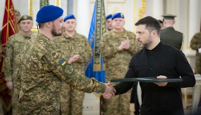 Зеленський відзначив державними нагородами 451 нацгвардійця, поліцейського, рятувальника та прикордонника