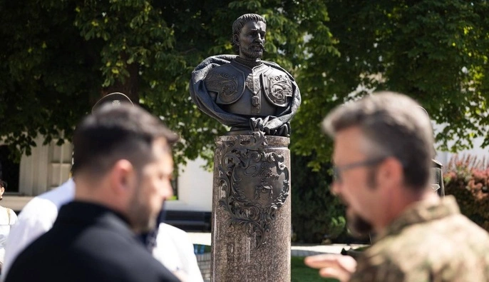 Пам’ятник Мазепі можуть встановити на місці знесеного Леніна в центрі Києва — Зеленський