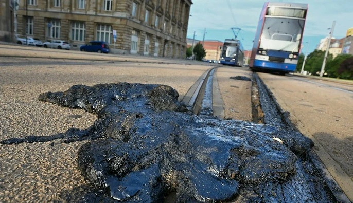 У Німеччині через рекордну спеку почали плавитися трамвайні колії – фото