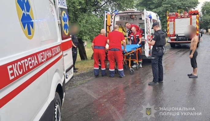 На Волині внаслідок влучання блискавки постраждало семеро людей