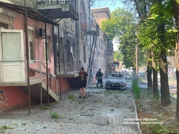 Россияне ударили по Запорожью: повреждено здание, есть пострадавшие — первые подробности