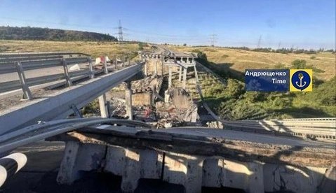 Уничтожен мост, который соединял Донецк и Мариуполь