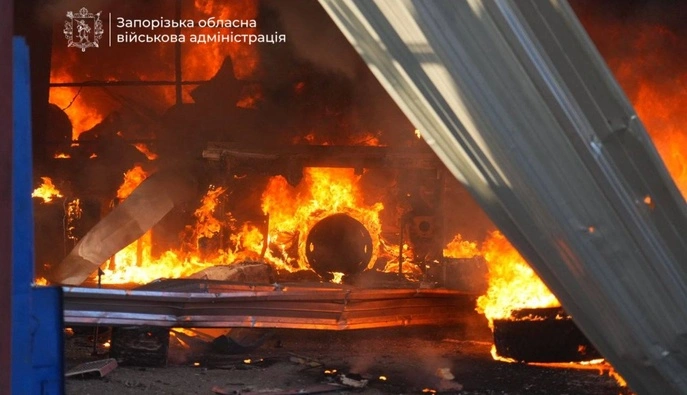 Росія атакувала Запоріжжя: пошкоджені складське приміщення та СТО