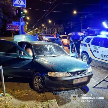 У Миколаєві чоловік застрелив двох колумбійців в авто: його затримала поліція