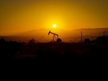Іран та США провели переговори в Катарі: ціни на нафту впали до найнижчого рівня з лютого 