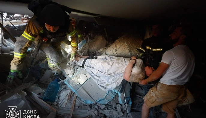 Рятувальна операція у Києві: в столиці заявили про зниклих безвісти та нових поранених