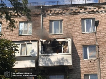 Атаки по Запорожью: россияне ударили по дому, складам и предприятию