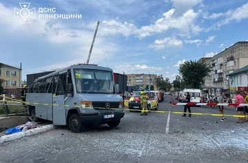 Кількість постраждалих через зіткнення мікроавтобуса з поїздом на Рівненщині зросла до 13